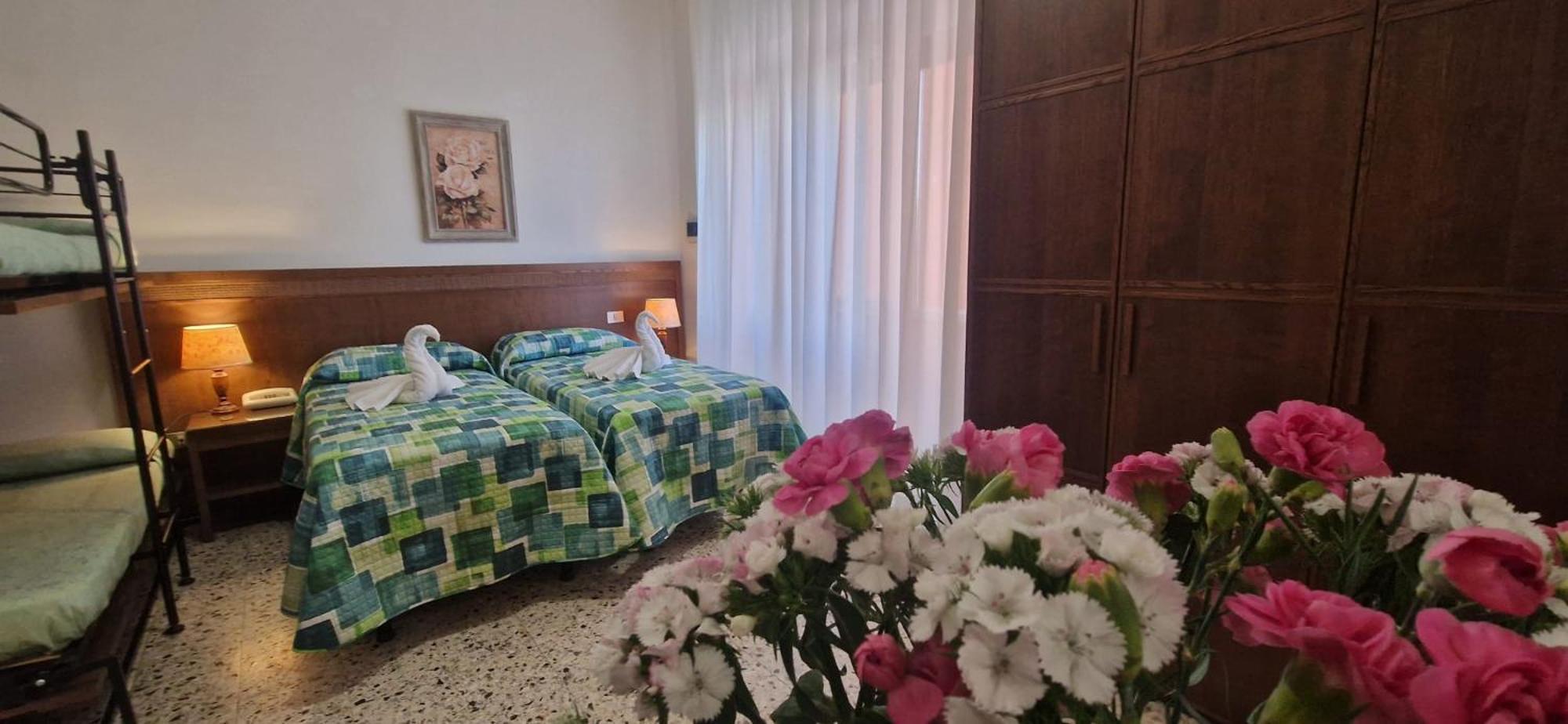 Hotel Dora Levanto Esterno foto