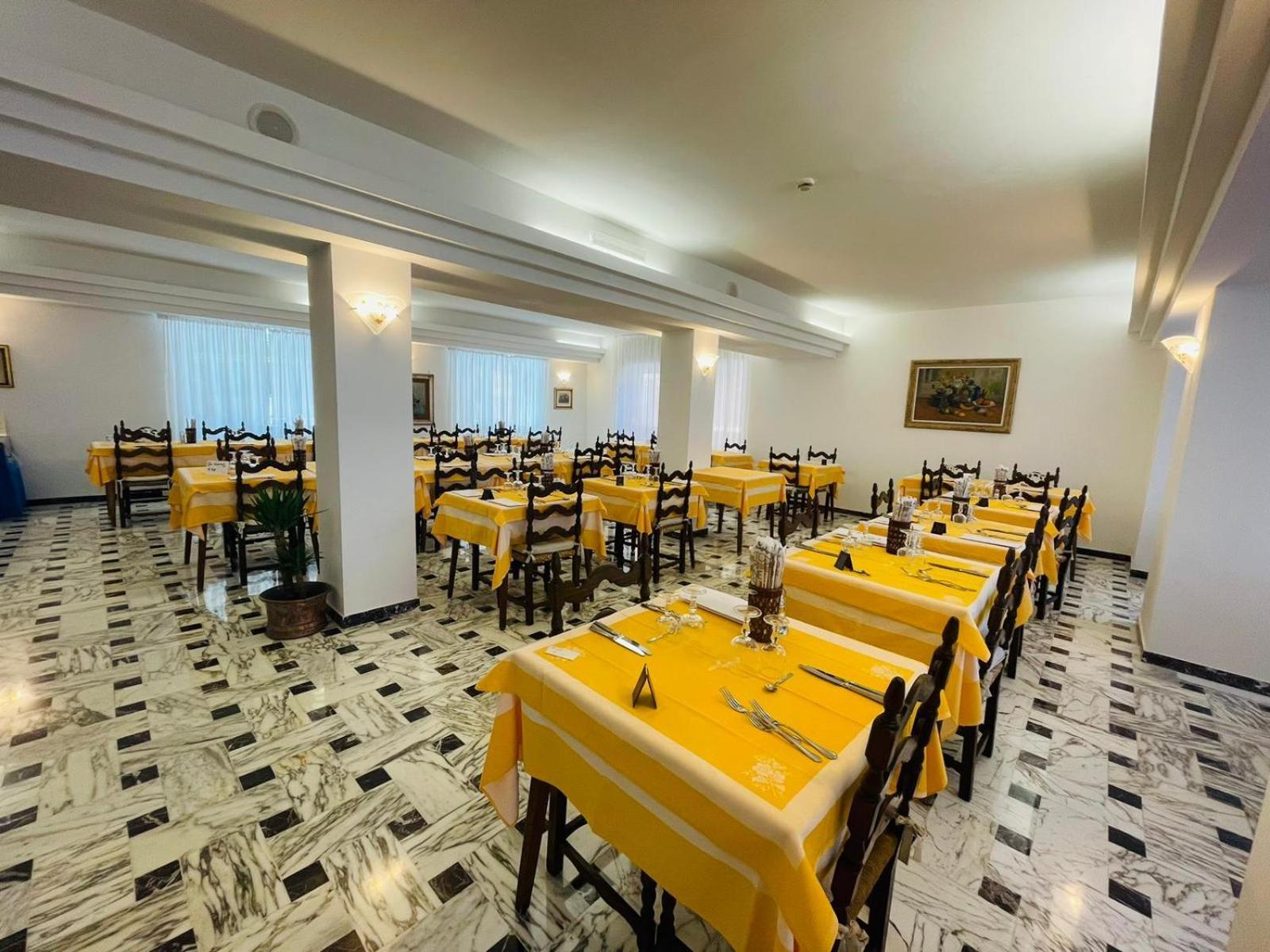 Hotel Dora Levanto Esterno foto