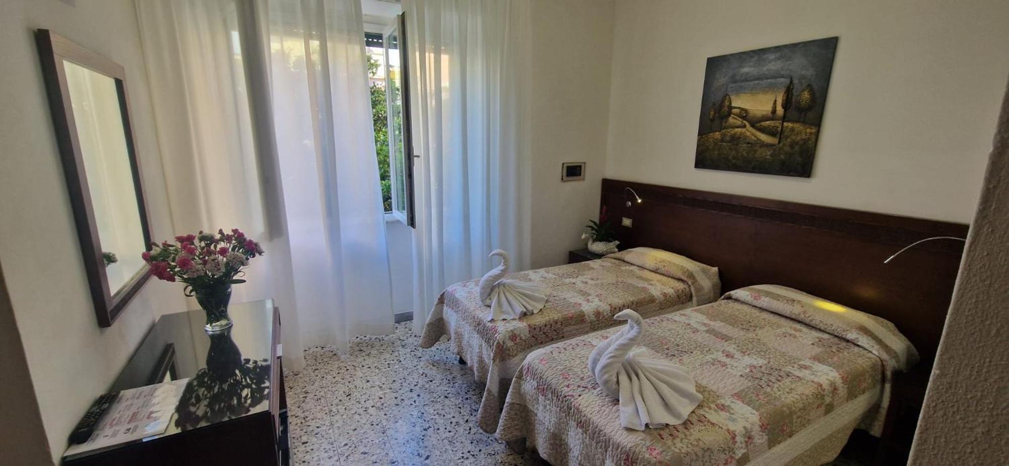 Hotel Dora Levanto Esterno foto