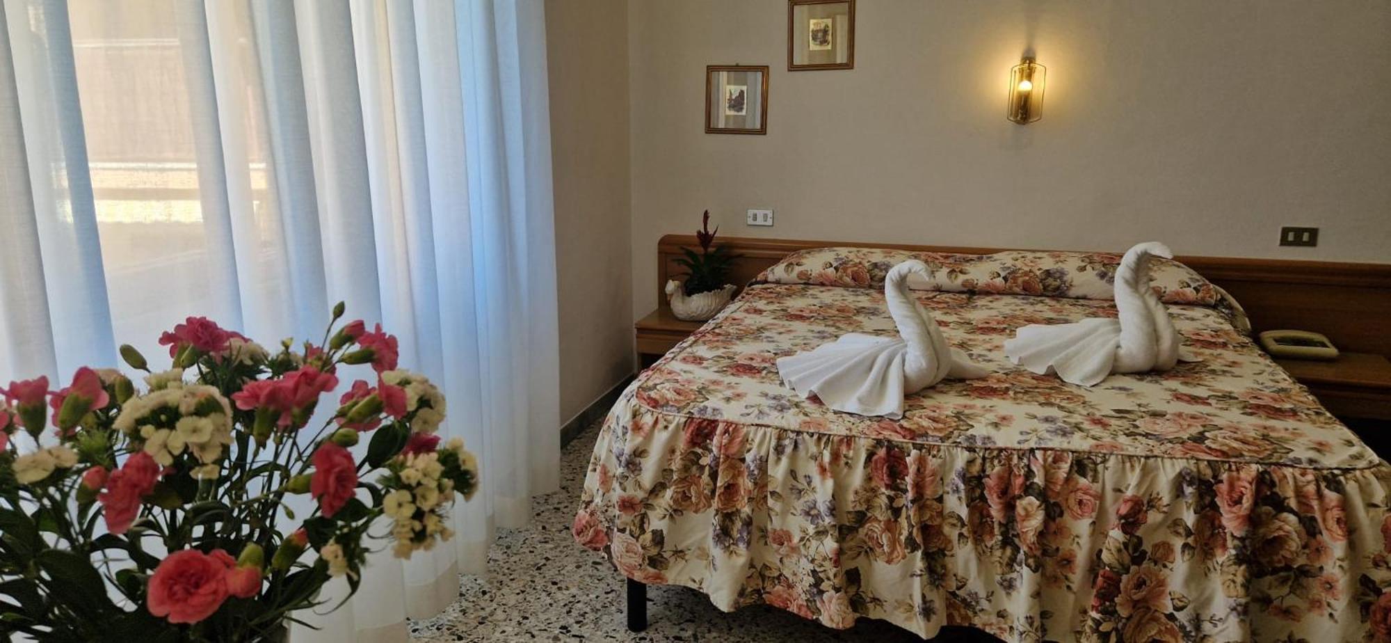 Hotel Dora Levanto Esterno foto