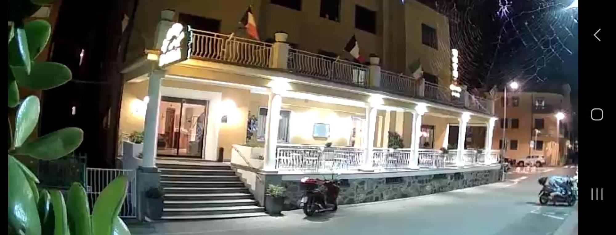 Hotel Dora Levanto Esterno foto